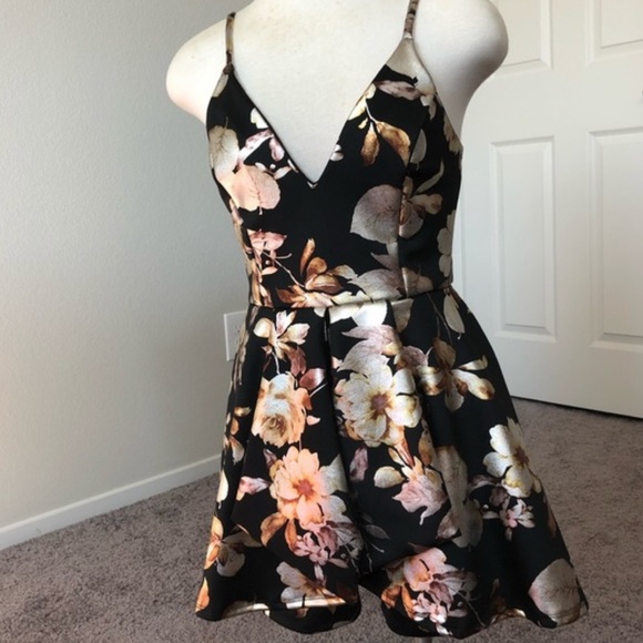 Forever 21 Pants - V Cut Neck Spaghetti Straps Floral Romper Dress